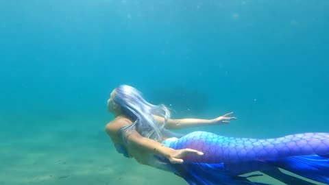[Top vídeo] Sereia no mar 😂