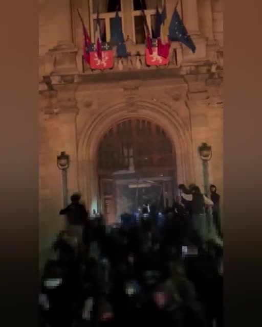 Town hall set on fire by protesters in Lyon, France, Protesters and Police clash in Paris.