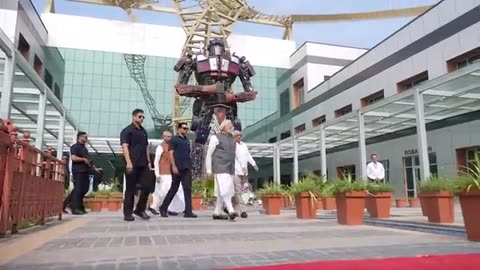 Robot serves tea to PM Modi - Fascinating Robotics Gallery