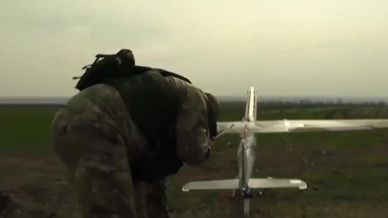 Russian Defence Mnistry shows Leer-3 unmanned aerial vehicles operating together with R-330