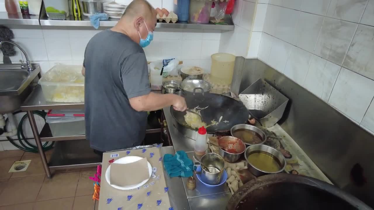 Best Char Kway Teow - Singapore Hawker Street Food