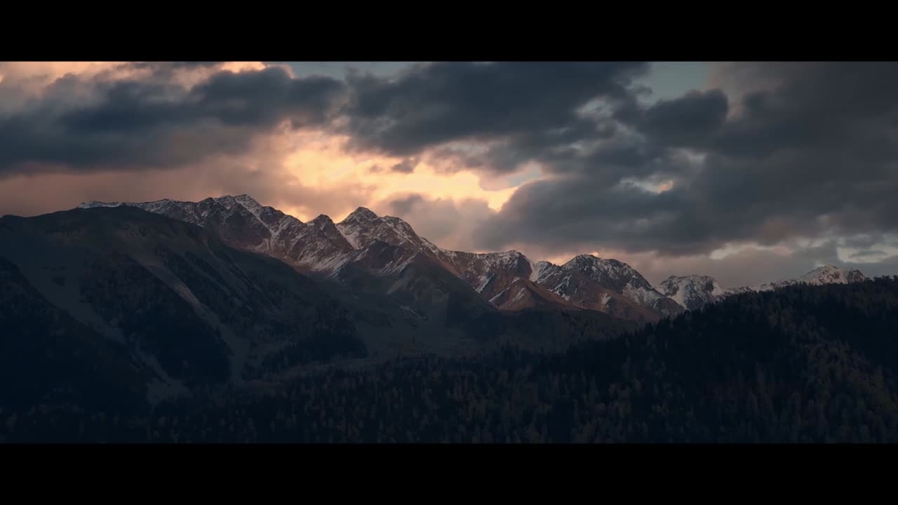 Outdoor aerial photography, recording the evening view of the great American mountains