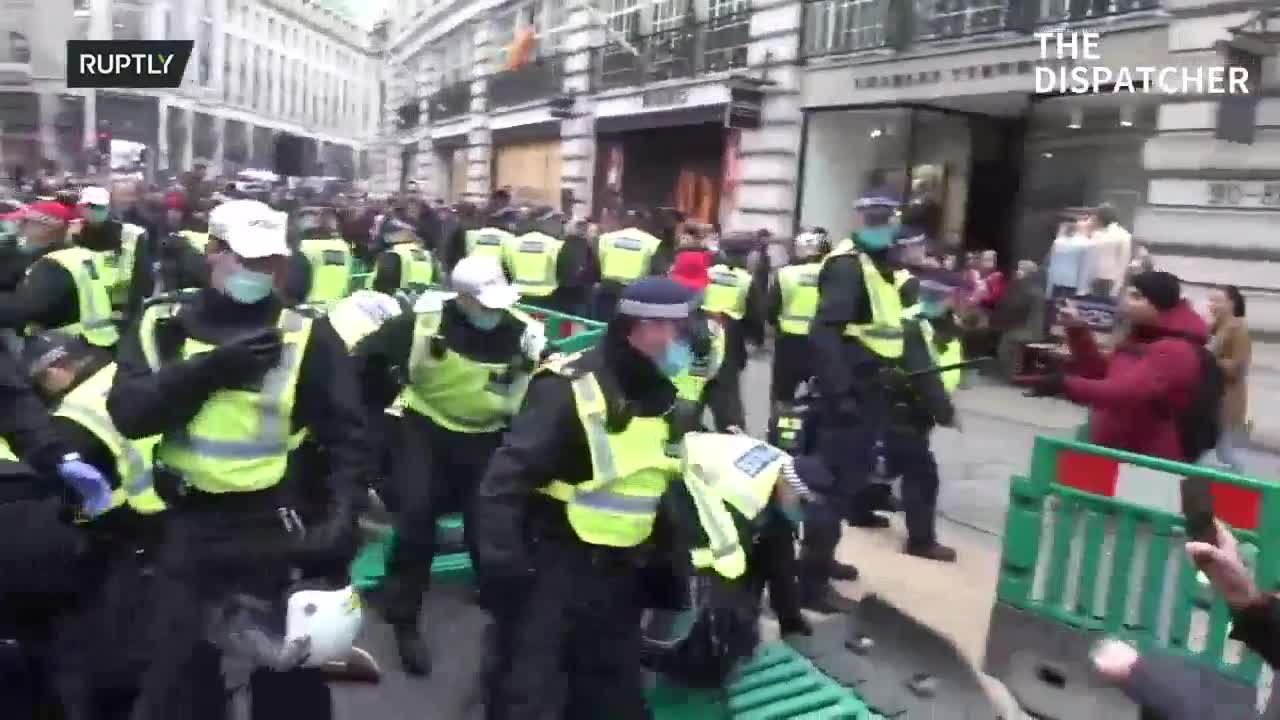 CORONA-LOCKDOWN: Police In London Clash With Anti-Lockdown Protesters