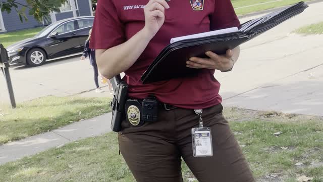 Ankeny police officer Kris Lindell leading 11 yr old witness