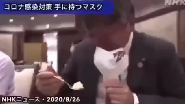 No way do they eat like that!😳😳😳