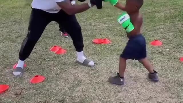 Future PRO 🥊 (Via @babyjames_gunzalez_)