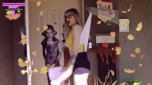 HALLOWEEN TIKTOK INFLUENCER WEDGIE GIRL ENF PRANK COMPILATION