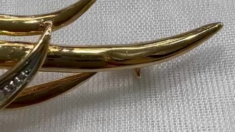 18KGP Gold Tone Pin. Made with Swarovski Crystals. Rare Find. Brooch. Party.