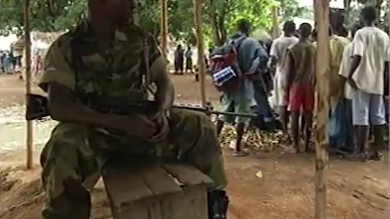 SIERRA LEONE: FREETOWN: Troops Defend President Kabbah