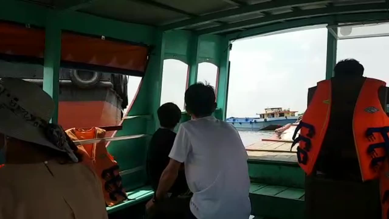 riding the boat tin D9 Saigon to go to Pagoda