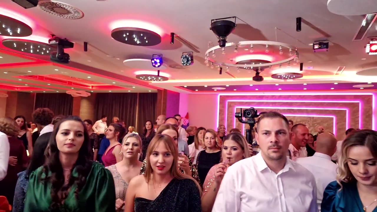 Jozo Vučić: Pjevam i plačem