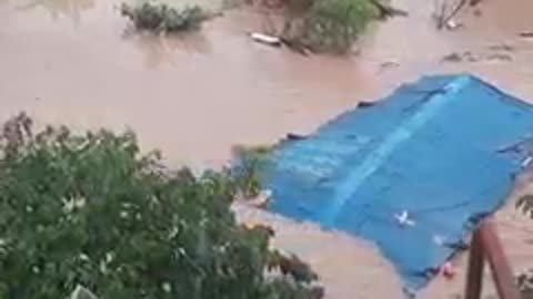 Moment houses swept away from strong typhoon in the Philippines