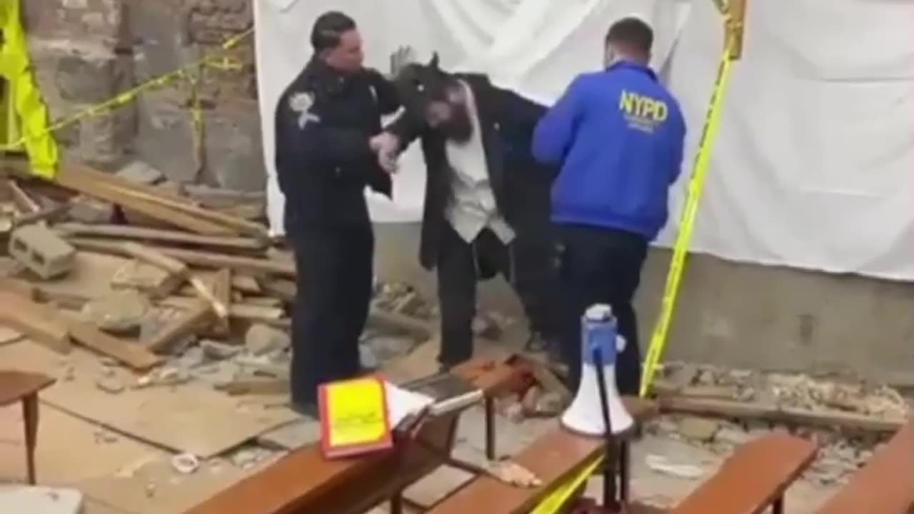 Cops bust open synagogue in Brooklyn