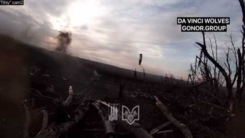 (INSANE) Face to Face Combat As Russians Reach Ukrainian Trenches and Get Lit Up