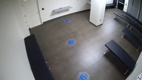 8030FCOB01128BadgingWaitingArea_2021-01-06_23h00min01s340ms.mp4