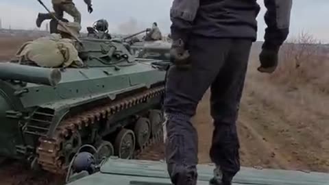 Massive Ukrainian Armored Column Heading South