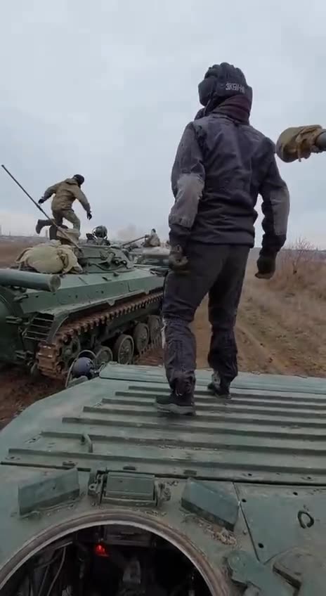 Massive Ukrainian Armored Column Heading South