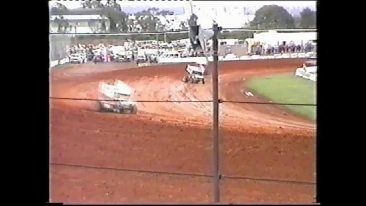 Sprintcar hits wall at full pace and catches on fire