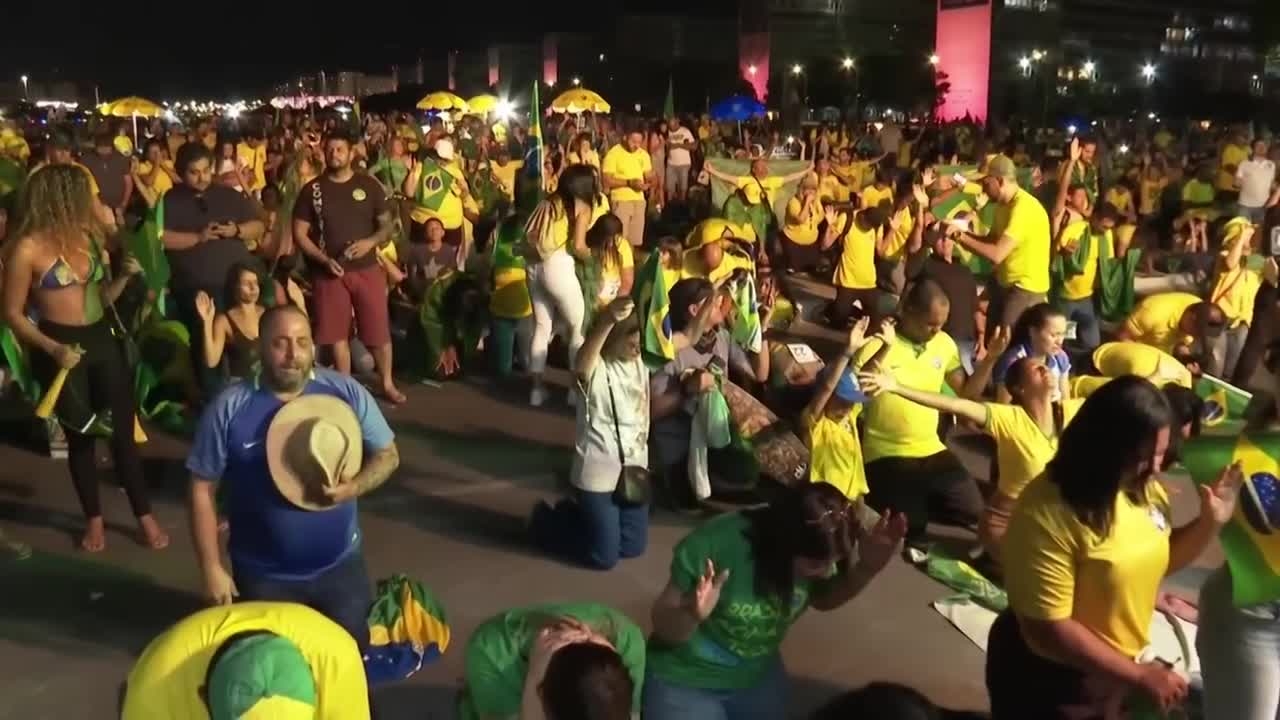 Bolsonaro voters pray as rival Lula wins Brazil presidential runoff | AFP