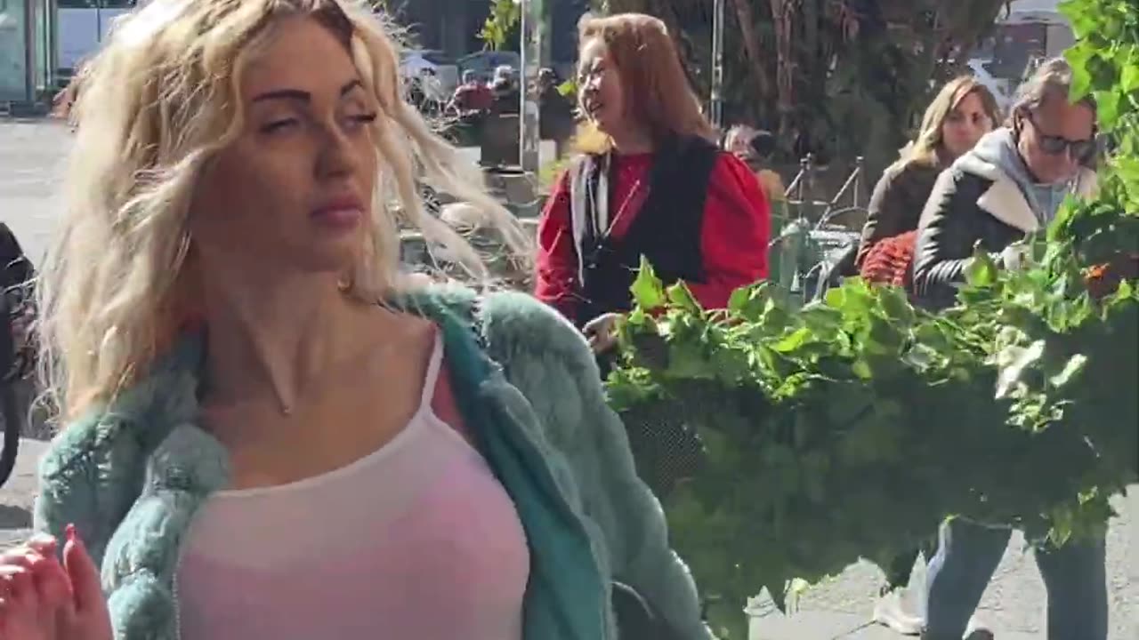 She wasn't in her mood 😁💃