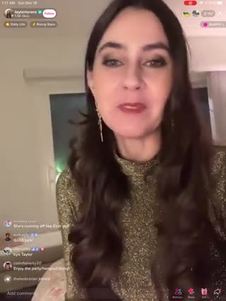 Taylor Lorenz abruptly ends her live TikTok steam after seeing the comments