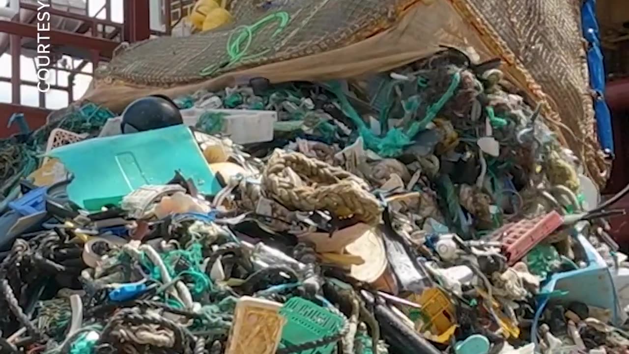 The Ocean Cleanup grabs 11 metric tons of garbage from Pacific Ocean #Shorts