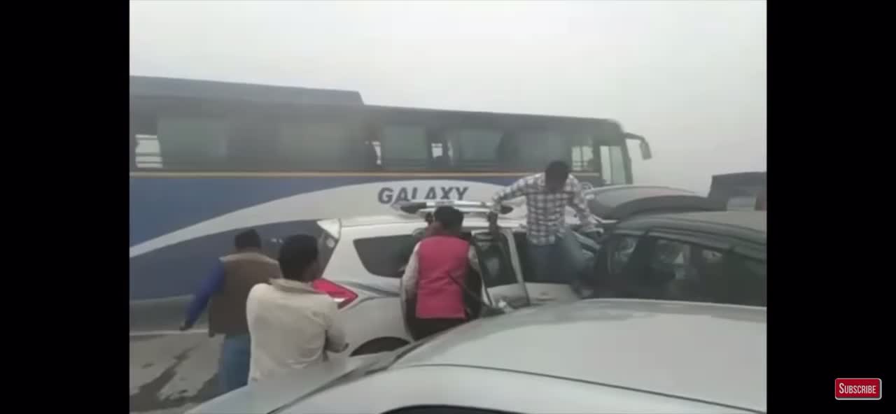 Mega car pileup on Delhi agra highway/ accident due to fog