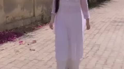 Un dekha anjana sa pagla sa deewana sa