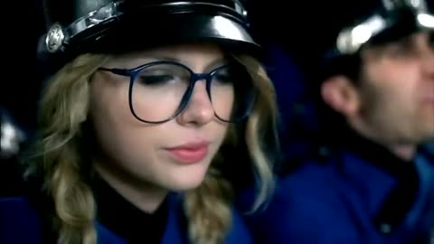 Taylor Swift - You Belong With Me officials music video