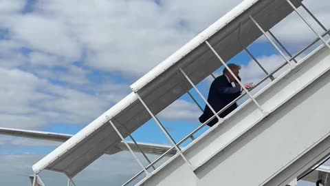 President DonaldTrump en route to SpaceX !!! 🚀