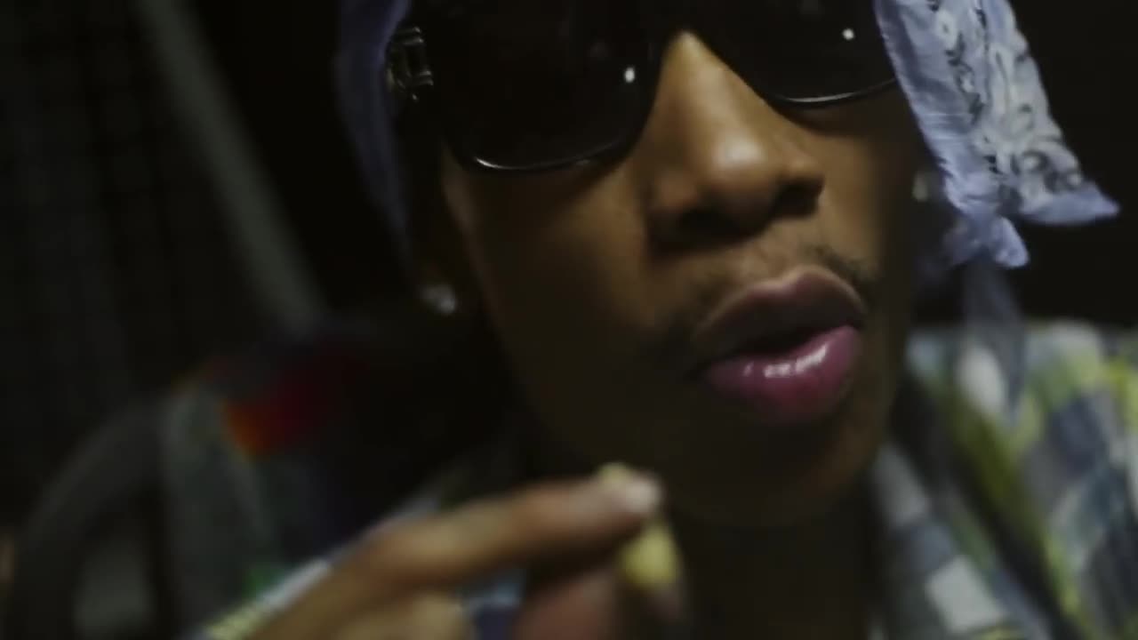 Wiz Khalifa - Runways Freestyle (video)