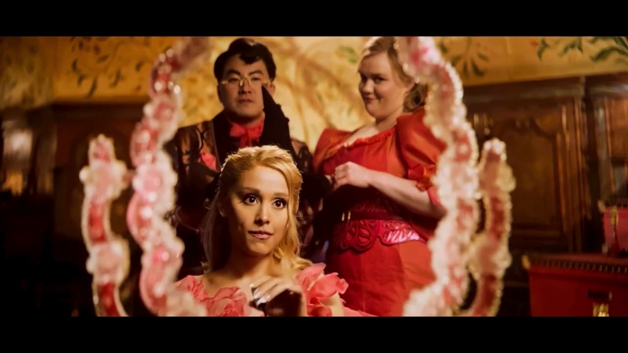 Glinda Being An Absolute Icon In Wicked