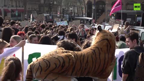 Climate and justice strike in Paris