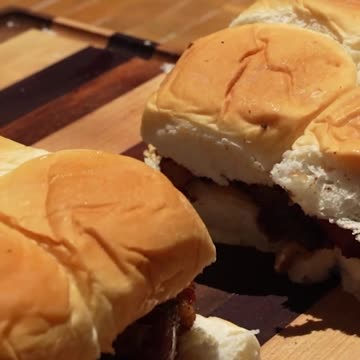 Smoked Oxtails Sliders