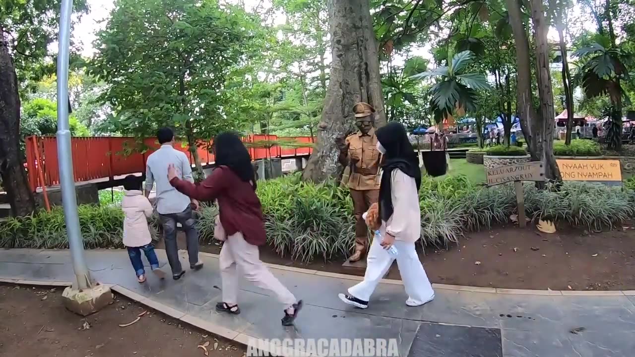 Statue prank. Best statue scares prank lelcun statue prank