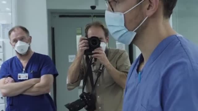 Unv@xxinated Consultant takes on Savid Javid during visit to hospital.