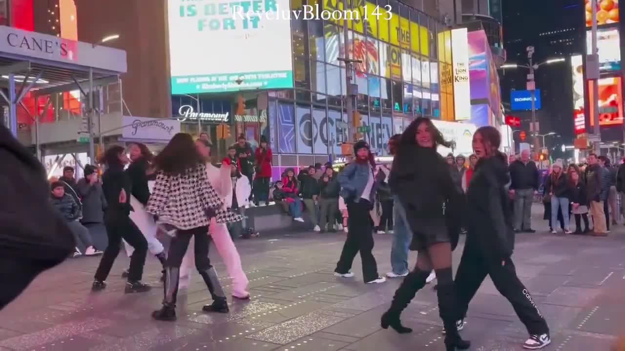 BINI 'No Fear' Busking @ Times Square, NYC [221120]