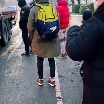 📍ATHLONE migrant plantation. A large crowd of locals now blocking vehicles