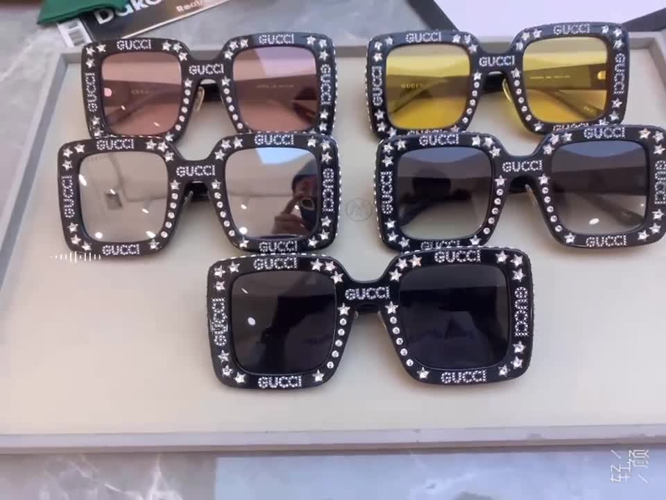 I'm in a good mood today. Choose a pair of sunglasses and go to the beach to play