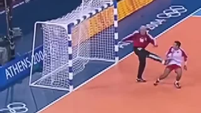 Fake through the legs 🤯 (handball._forever_IG) #handballskills #whatagoal #nodaysoff