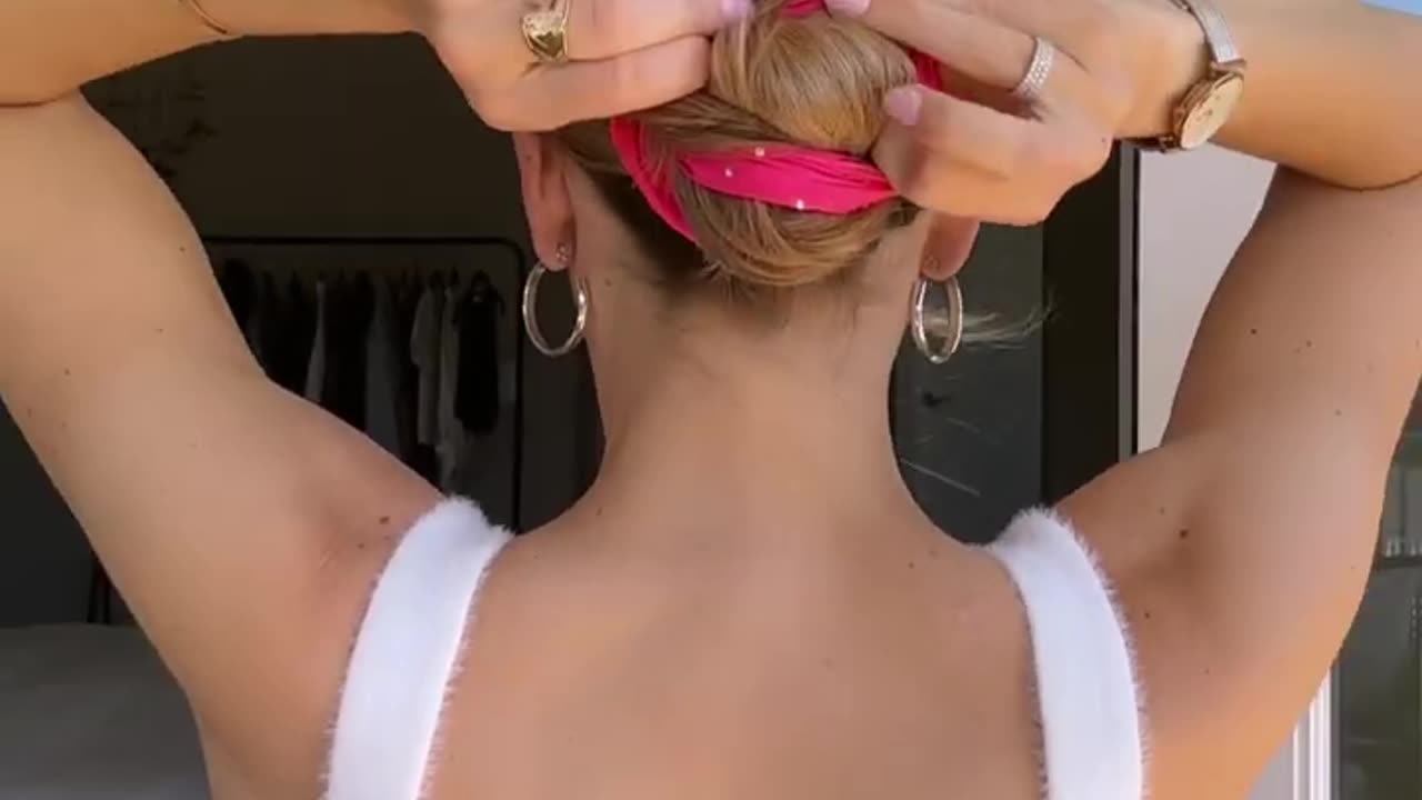 10-SECOND SCRUNCHIE BUN #hair #hairtutorial #updo