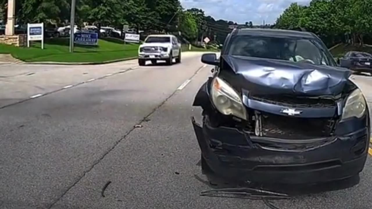 Dash Cam Drama: Rear-End Collision Caught on Camera.