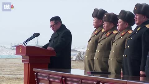 Kim Jong Un mobbed by crowds at ceremony for 'greenhouse farm'- NEWS OF WORLD