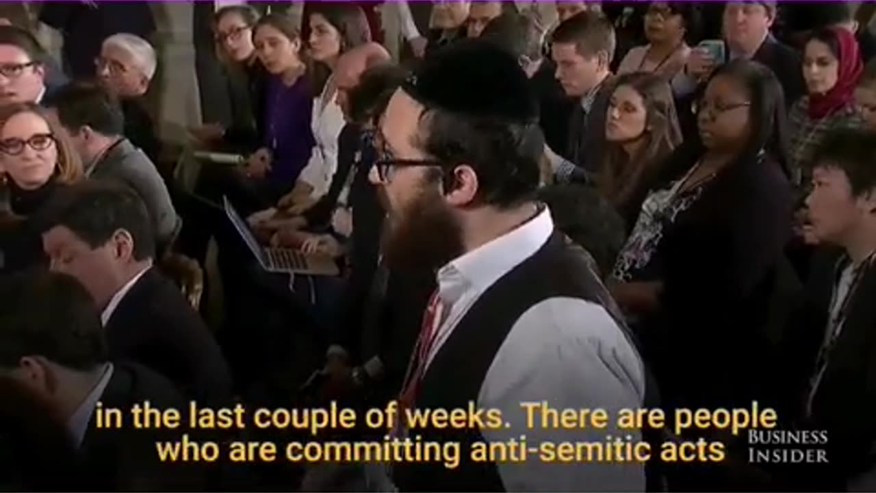 Donald Tramp funny moment, when he answer questions for reporters