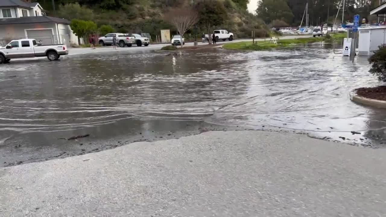 1/16/2022 Tsunami from Tonga volcano eruption starting to cause flooding in California