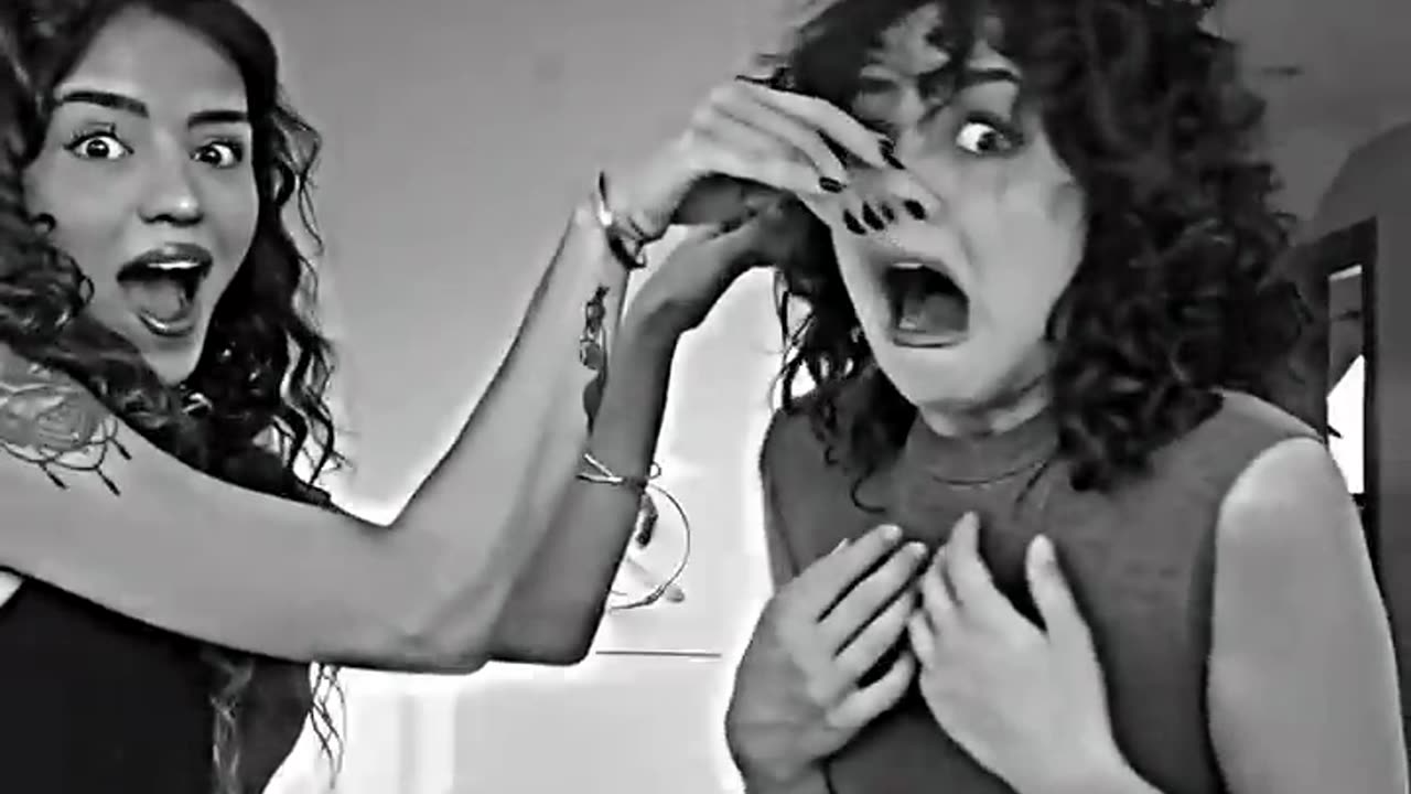 Oha bu nasıl bir sihirbazlık😳 kızın kolları havaya uçtu -resmen çıldırdılar! kafayı yediler !