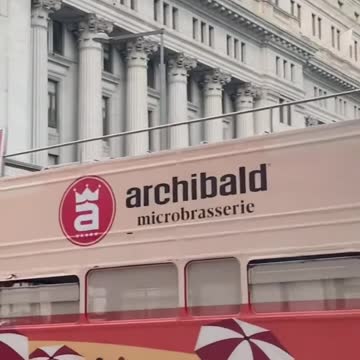 Montréal New Upgrade Tour Bus