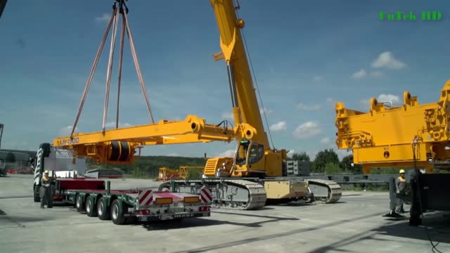 The records of these crawler cranes will amaze you. Amazing heavy duty equipments