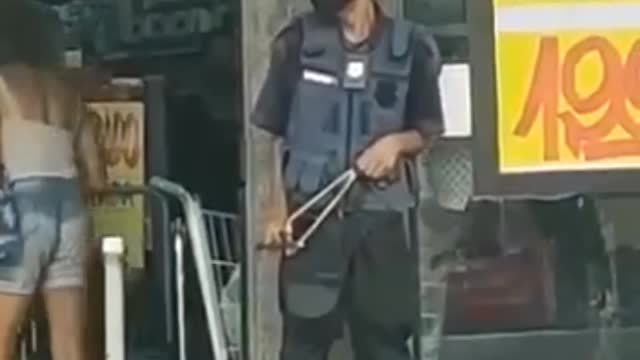 Protegendo Um Carro Forte...