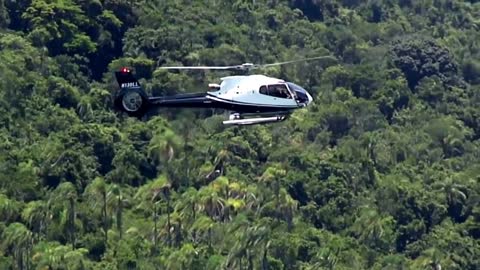 Helicóptero pousando no yacht Lady Christine em Angra